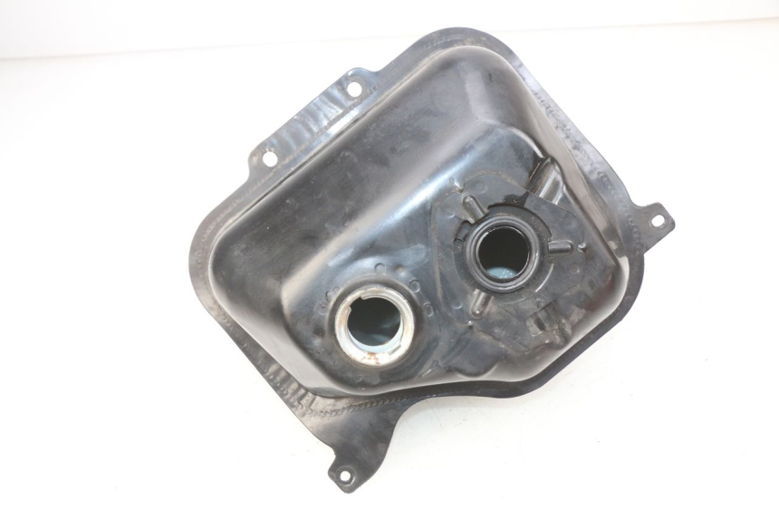 photo de SERBATOIO CARBURANTE SYM ORBIT 2 2T 50 (2008 - 2018) - Primo piano tecnico