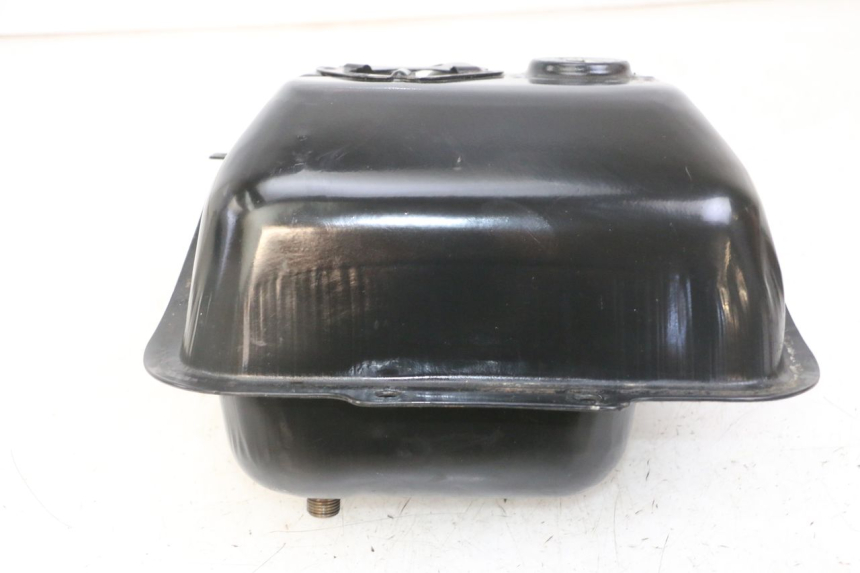 photo de SERBATOIO CARBURANTE SYM ORBIT 2 4T 50 (2008 - 2017) - Dettagli dei punti di fissaggio