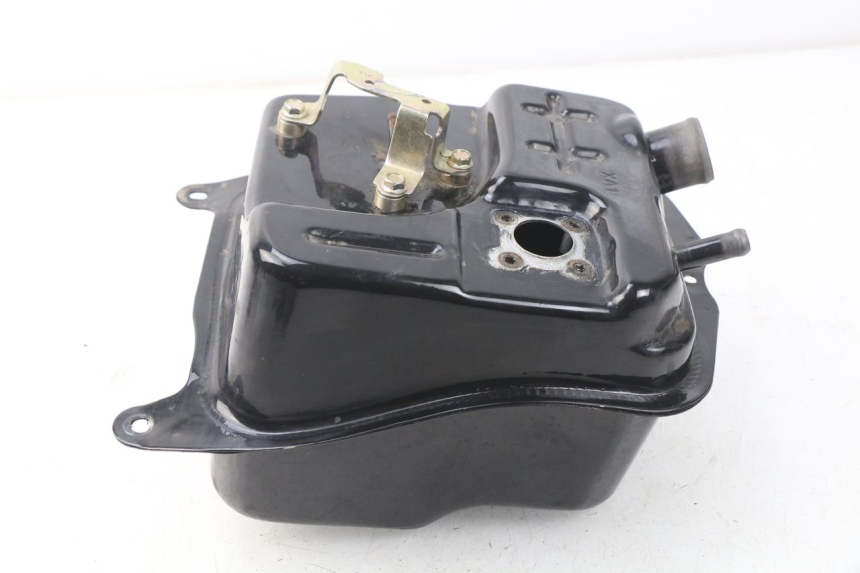 photo de SERBATOIO CARBURANTE SYM ORBIT III 3 4T 50 (2018 - 2021) - Primo piano tecnico