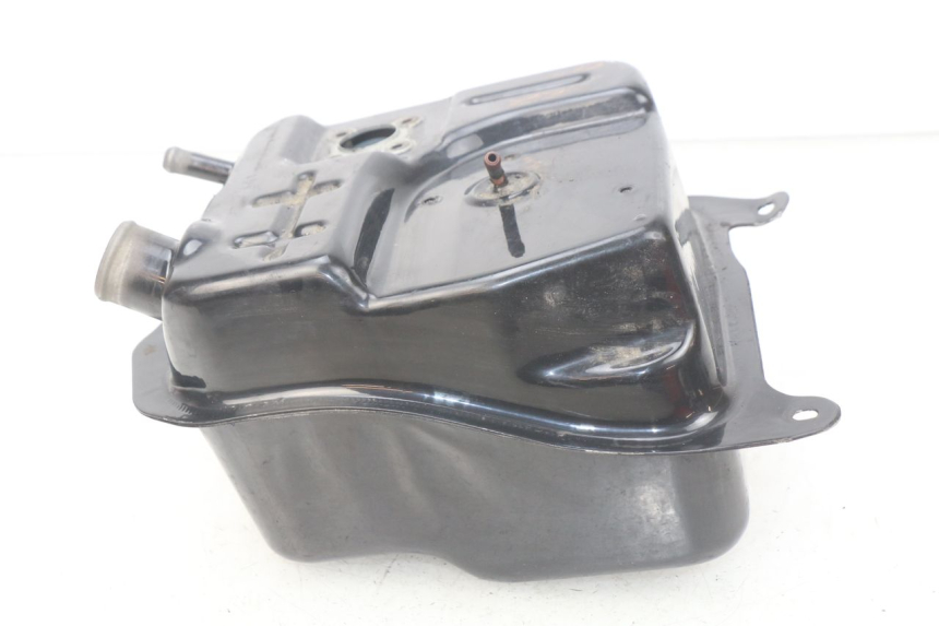 photo de SERBATOIO CARBURANTE SYM ORBIT III 3 4T 50 (2018 - 2021) - Primo piano tecnico