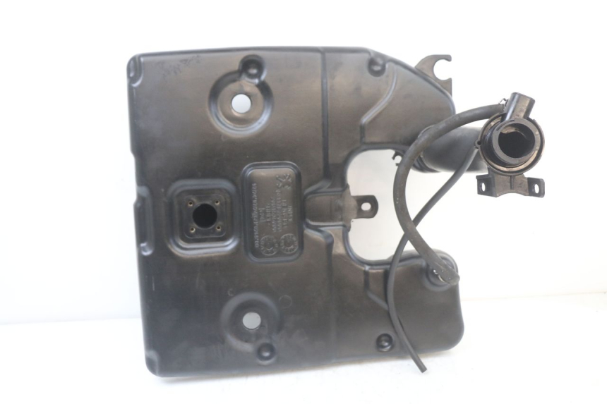 photo de SERBATOIO CARBURANTE  PEUGEOT DJANGO 125 (2014 - 2017) - Zoom sullo stato d'uso