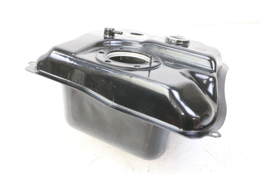 photo de SERBATOIO CARBURANTE  PEUGEOT TWEET 4T 50 (2023 - 2025) - Primo piano tecnico