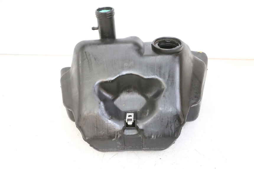 photo de SERBATOIO CARBURANTE  PIAGGIO VESPA LX 150 (2005 - 2013) - Primo piano tecnico