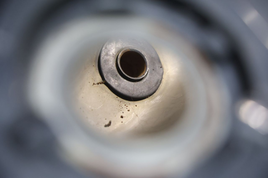 photo de SERBATOIO CARBURANTE  RAZZO QTR 50 (2011 - 2018) - Dettagli dei punti di fissaggio