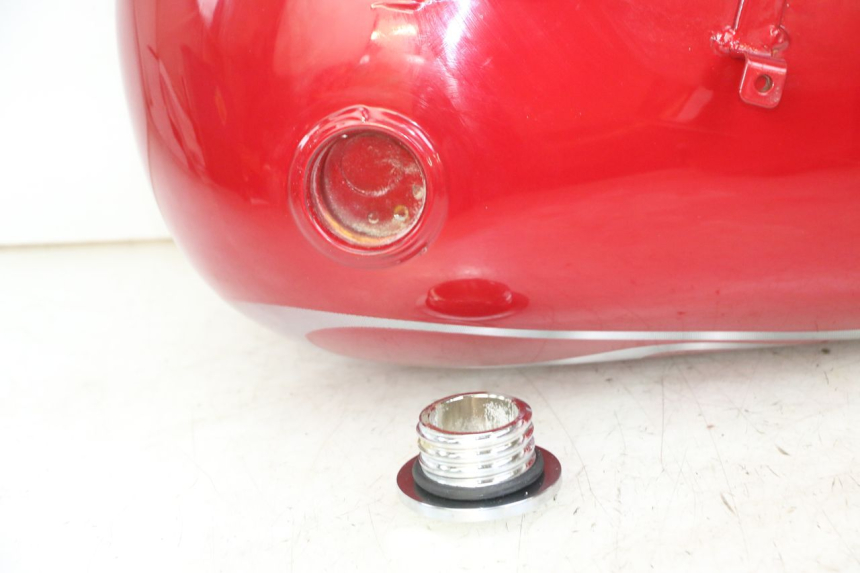 photo de SERBATOIO CARBURANTE  REGAL RAPTOR SPYDER 125 (2010 - 2018) - Dettagli dei punti di fissaggio