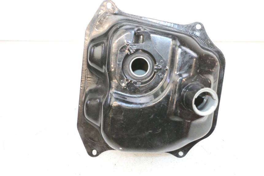 photo de SERBATOIO CARBURANTE  TNT MOTOR ROMA 10' 4T 50 (2019 - 2022) - Altra angolazione