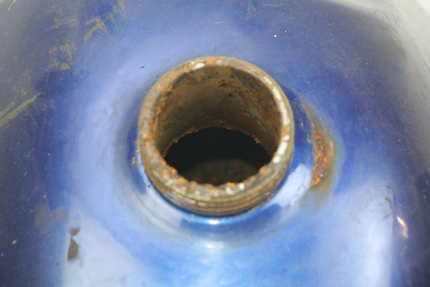 photo de SERBATOIO CARBURANTE HYOSUNG RT KARION 125 (2003 - 2007) - Primo piano tecnico