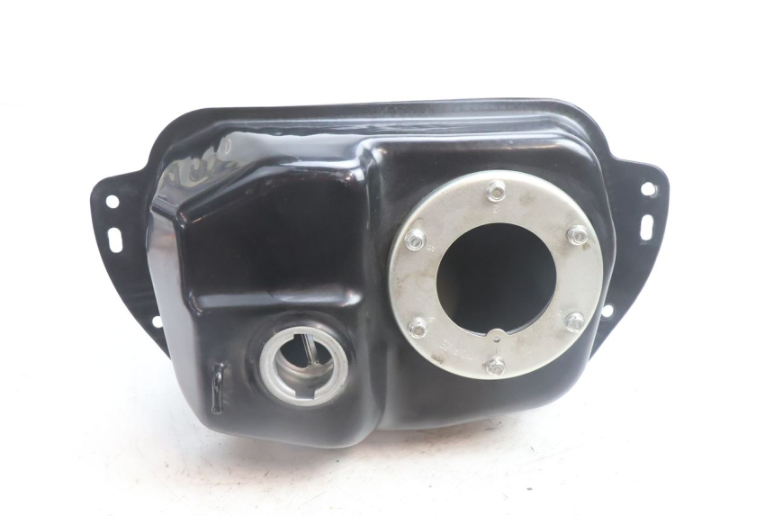 photo de SERBATOIO CARBURANTE  JM MOTORS SANTANA EVO 50 (2024 - 2026) - Altra angolazione