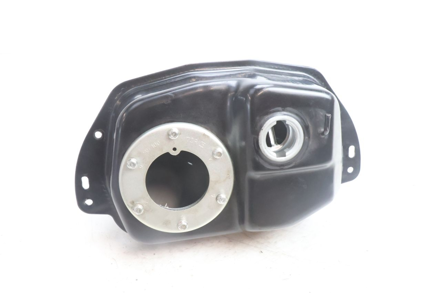 photo de SERBATOIO CARBURANTE  JM MOTORS SANTANA EVO 50 (2024 - 2026) - Primo piano tecnico