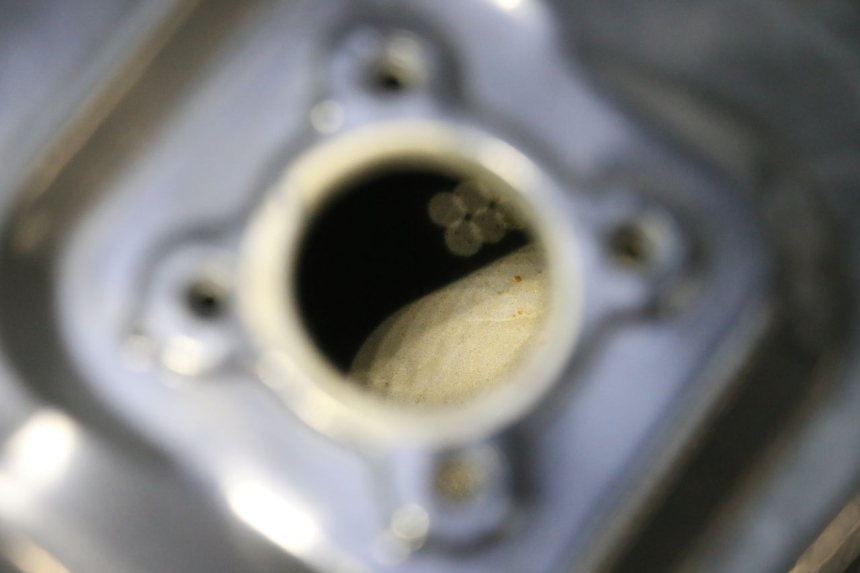 photo de SERBATOIO CARBURANTE  FYM SCOOTERONE 125 (2006 - 2008) - Zoom sullo stato d'uso