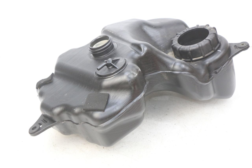 photo de SERBATOIO CARBURANTE SUZUKI SIXTEEN 125 (2008 - 2010) - Zoom sullo stato d'uso