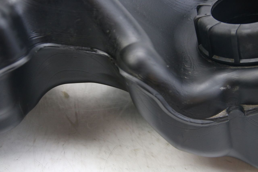 photo de SERBATOIO CARBURANTE SUZUKI SIXTEEN 125 (2008 - 2010) - Altra vista dell'articolo