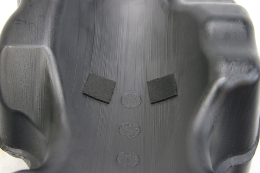 photo de SERBATOIO CARBURANTE SUZUKI SIXTEEN 125 (2008 - 2010) - Primo piano ad alta risoluzione