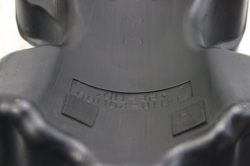 photo de SERBATOIO CARBURANTE SUZUKI SIXTEEN 125 (2008 - 2010) - Foto prodotto supplementare