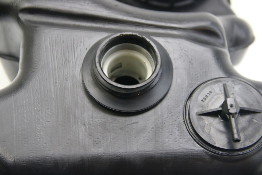 photo de SERBATOIO CARBURANTE SUZUKI SIXTEEN 125 (2008 - 2010) - Ricambio usato controllato