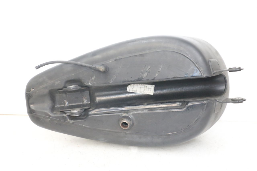 photo de SERBATOIO CARBURANTE  HARLEY DAVIDSON SPORTSTER XL CUSTOM 1200 (2003 - 2004) - Dettagli dei punti di fissaggio