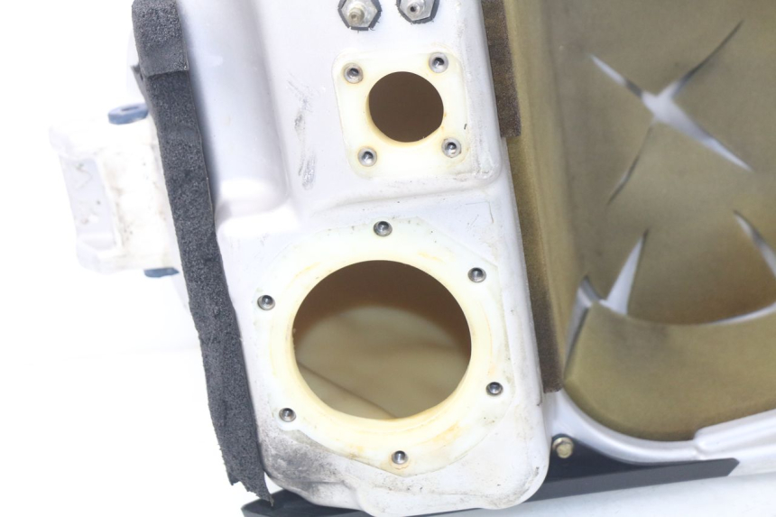 photo de Serbatoio carburante TRIUMPH SPRINT ST ABS 1050 (2005 - 2007) - Altra angolazione