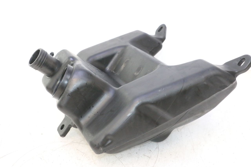 photo de SERBATOIO CARBURANTE APRILIA SR 2T 50 (2012 - 2017) - Primo piano tecnico