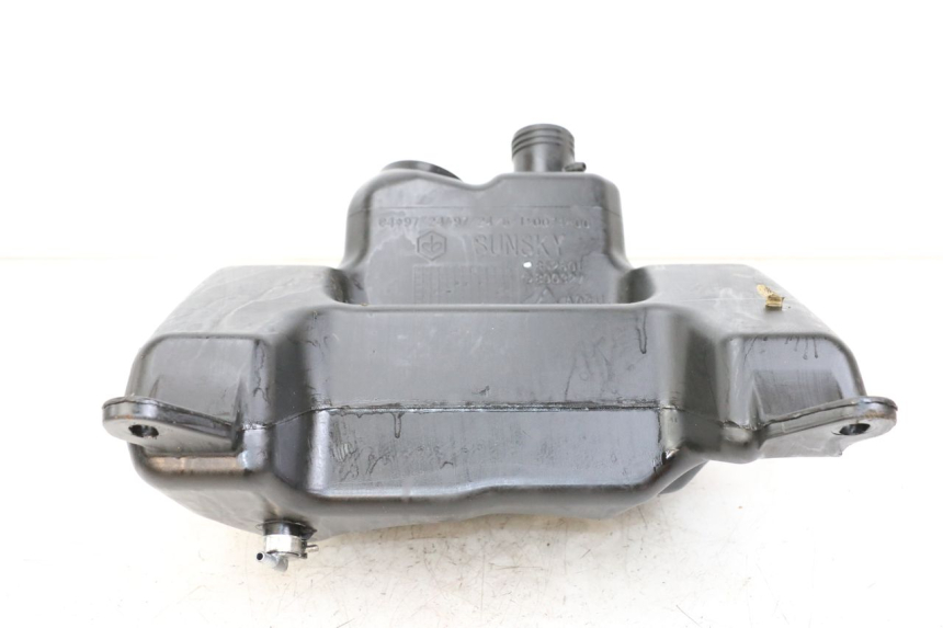 photo de SERBATOIO CARBURANTE  APRILIA SR MOTARD 50 (2012 - 2018) - Primo piano tecnico