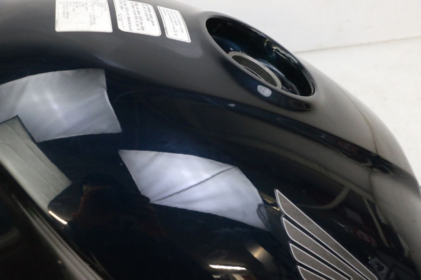 photo de SERBATOIO CARBURANTE  HONDA ST PAN EUROPEAN 1300 (2002 - 2013) - Primo piano tecnico
