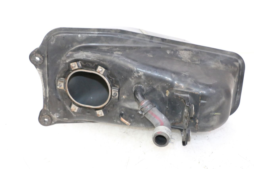 photo de SERBATOIO CARBURANTE  HONDA ST PAN EUROPEAN 1300 (2002 - 2013) - Primo piano tecnico