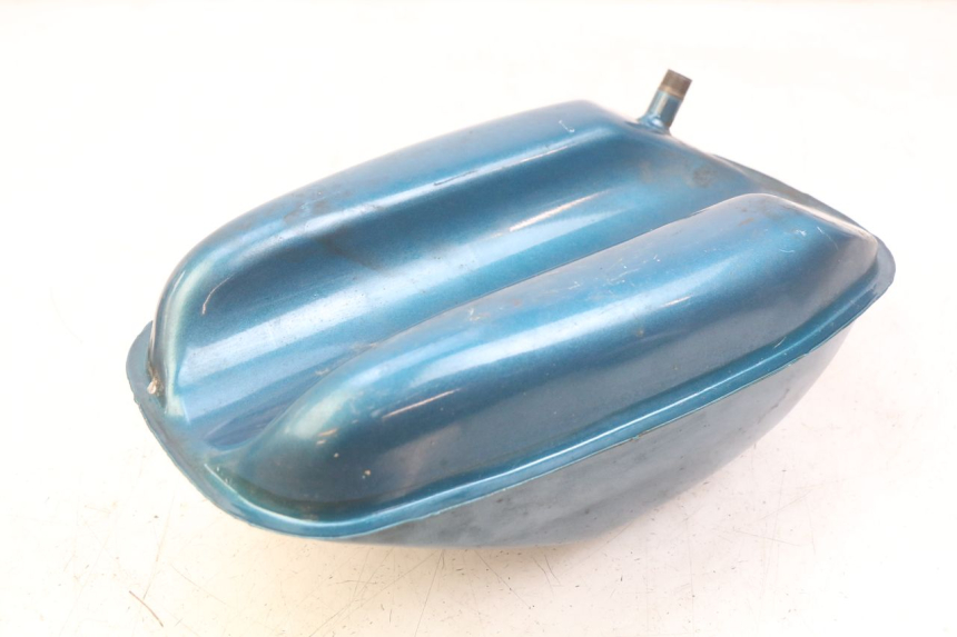 photo de SERBATOIO CARBURANTE JAWA STELLA BABETTA 134 50 - Primo piano tecnico