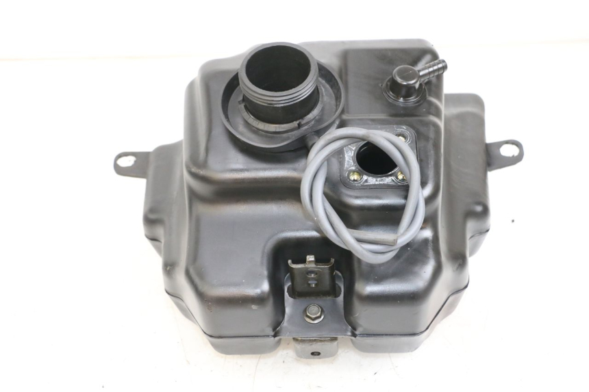 photo de SERBATOIO CARBURANTE  PEUGEOT STREETZONE I 2T 50 (2018 - 2020) - Altra angolazione