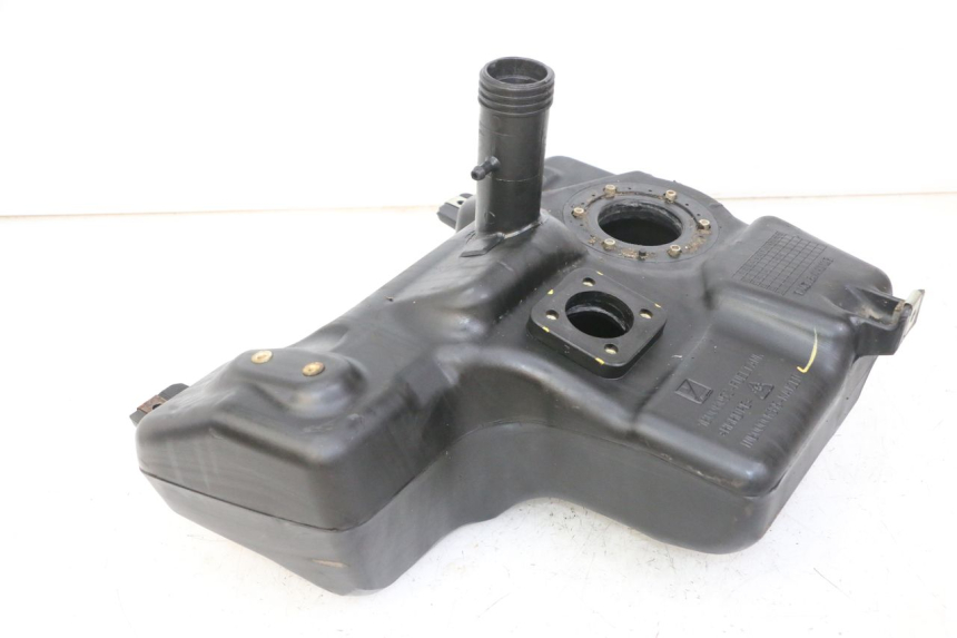 photo de SERBATOIO CARBURANTE APRILIA SXR 50 (2021 - 2023) - Primo piano tecnico