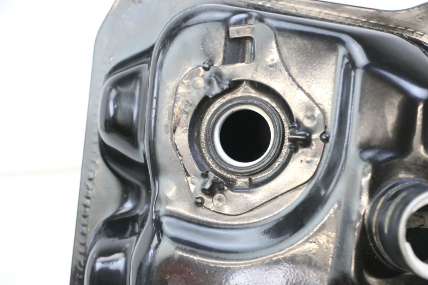 photo de SERBATOIO CARBURANTE  TNT MOTOR ROMA 10' 2T 50 (2011 - 2018) - Primo piano tecnico