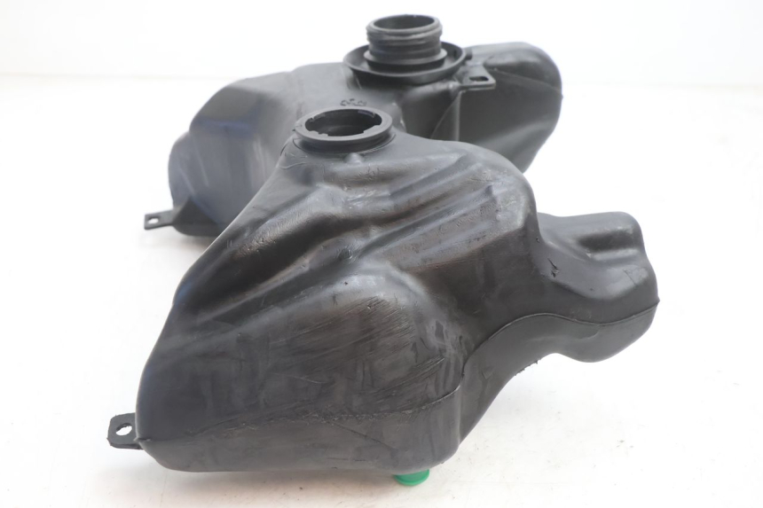 photo de SERBATOIO CARBURANTE  PEUGEOT TREKKER TKR 50 (2005 - 2014) - Primo piano tecnico