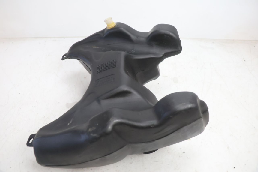 photo de SERBATOIO CARBURANTE PEUGEOT TREKKER 50 (1995 - 2004) - Primo piano tecnico