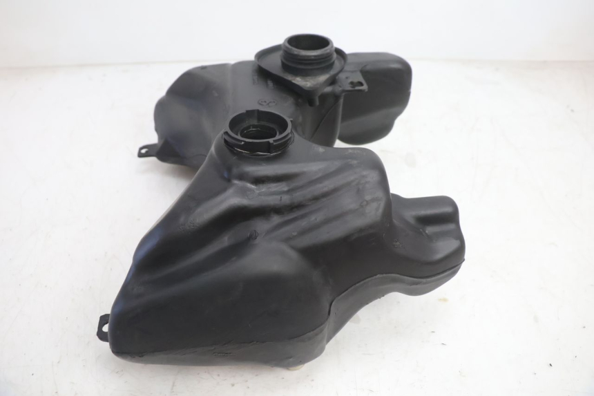 photo de SERBATOIO CARBURANTE PEUGEOT TREKKER 50 (1995 - 2004) - Dettagli dei punti di fissaggio