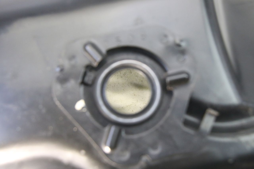 photo de SERBATOIO CARBURANTE  PEUGEOT TWEET 4T 50 (2014 - 2019) - Dettagli dei punti di fissaggio