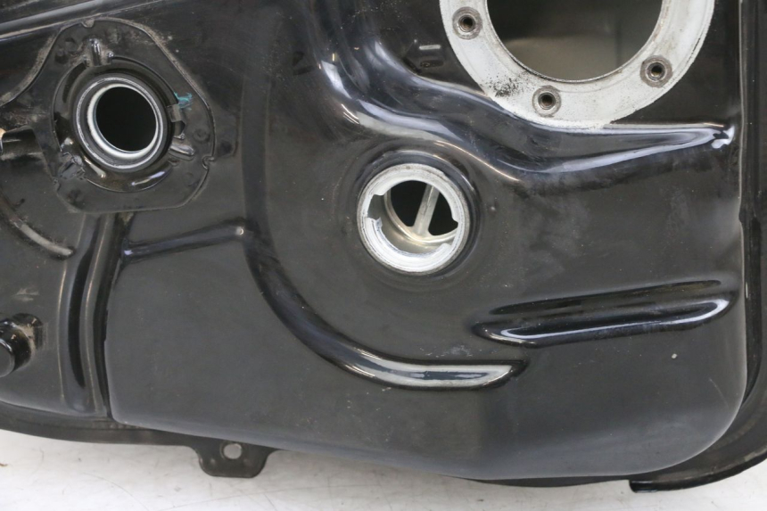 photo de SERBATOIO CARBURANTE  PEUGEOT TWEET PRO EFI 4T 50 (2021 - 2022) - Caratteristiche distintive