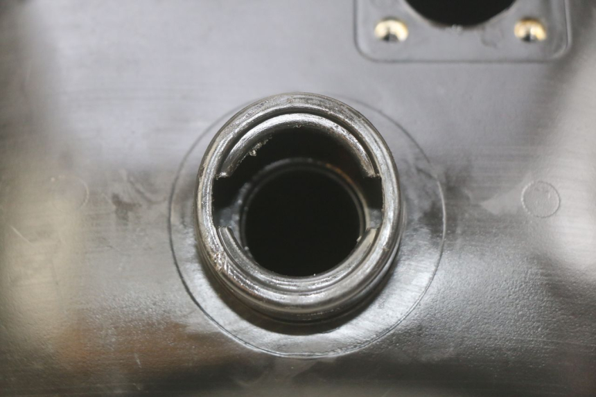 photo de SERBATOIO CARBURANTE PEUGEOT V-CLIC VCLIC 50 (2007 - 2013) - Primo piano tecnico