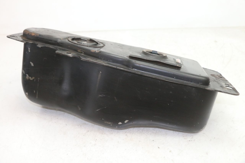photo de SERBATOIO CARBURANTE  PIAGGIO VESPA PK FL 2T 50 (1990 - 1996) - Primo piano tecnico