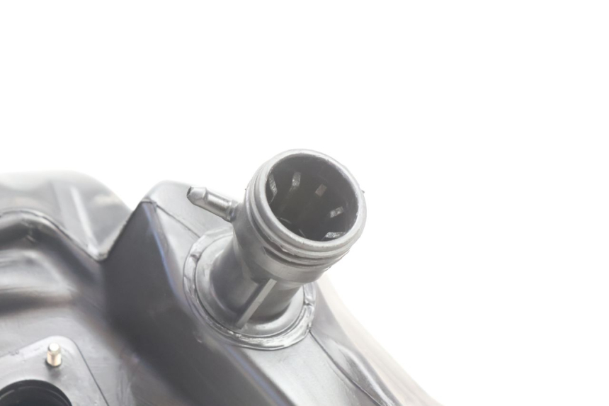 photo de SERBATOIO CARBURANTE PIAGGIO VESPA PRIMAVERA 2T 50 (2013 - 2018) - Primo piano tecnico