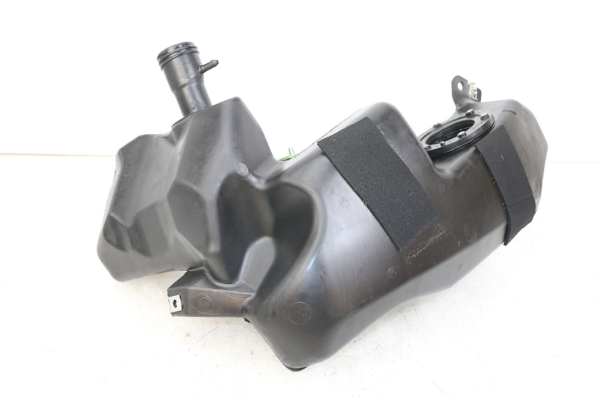 photo de SERBATOIO CARBURANTE  PIAGGIO VESPA PRIMAVERA 4T 50 (2021 - 2024) - Primo piano tecnico