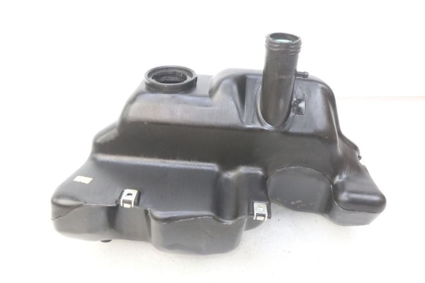 photo de SERBATOIO CARBURANTE PIAGGIO VESPA S 2T 50 (2007 - 2014) - Primo piano tecnico