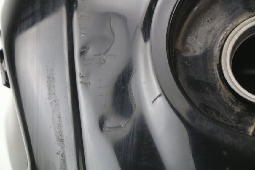 photo de Serbatoio carburante HONDA VFR F 1200 (2010 - 2015) - Primo piano tecnico