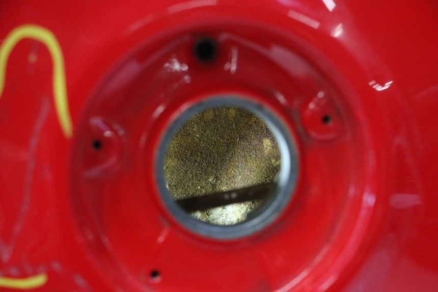 photo de SERBATOIO CARBURANTE HONDA VFR FI RC46 800 (1998 - 2001) - Dettagli dei punti di fissaggio