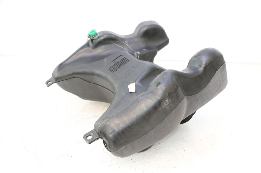 photo de Serbatoio carburante PEUGEOT VIVACITY 50 (2004 - 2009) - Zoom sullo stato d'uso