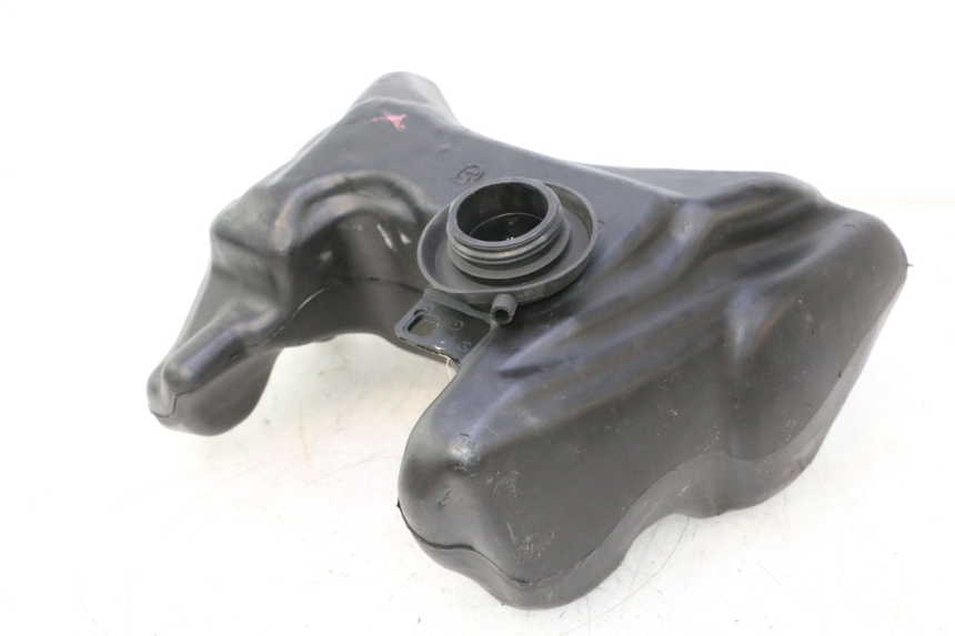 photo de Serbatoio carburante PEUGEOT VIVACITY 50 (2004 - 2009) - Zoom sullo stato d'uso