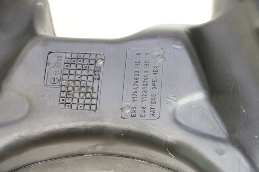 photo de Serbatoio carburante PEUGEOT VIVACITY 50 (2004 - 2009) - Dettagli dei punti di fissaggio