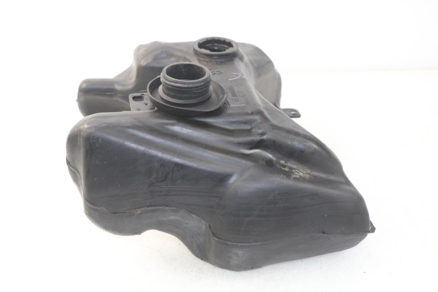 photo de Serbatoio carburante PEUGEOT VIVACITY 100 (1999 - 2008) - Primo piano tecnico