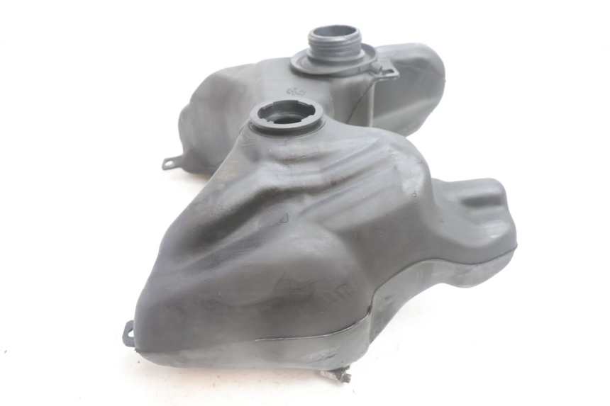photo de Serbatoio carburante PEUGEOT VIVACITY 100 (1999 - 2008) - Zoom sullo stato d'uso