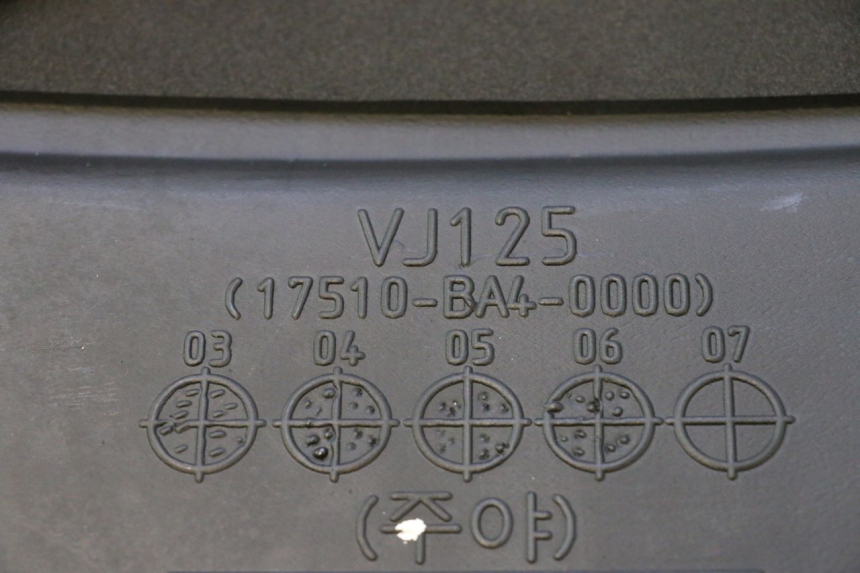 photo de SERBATOIO CARBURANTE  DAELIM VJ ROADWIN 125 (2004 - 2007) - Dettagli dei punti di fissaggio