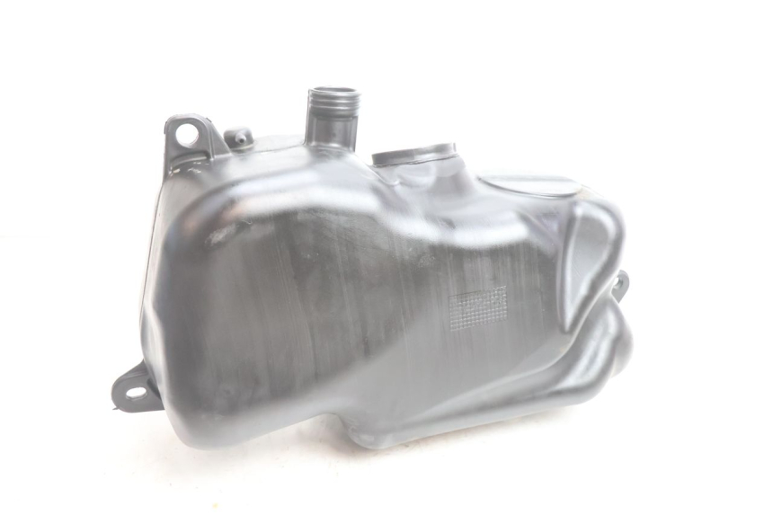 photo de SERBATOIO CARBURANTE  PIAGGIO X8 STREET 125 (2006 - 2007) - Primo piano tecnico