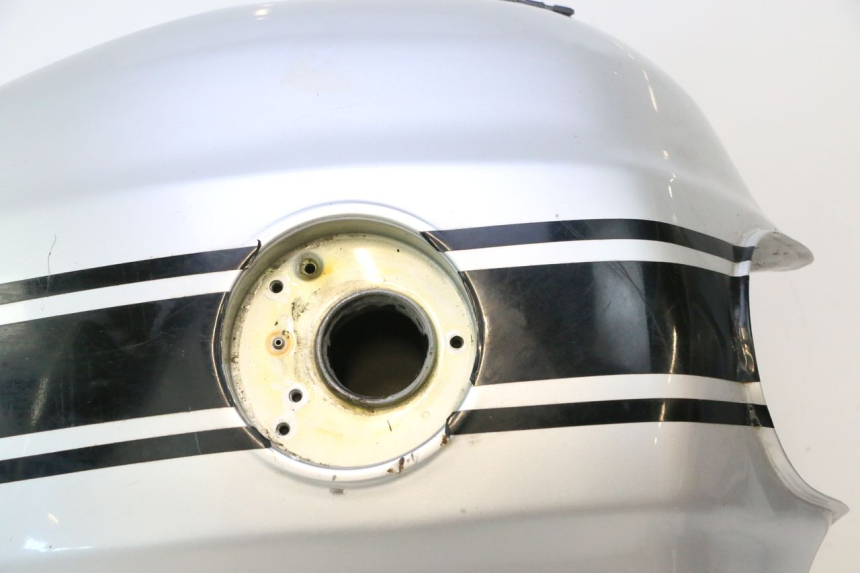 photo de SERBATOIO CARBURANTE  YAMAHA XJR 1300 (1998 - 2002) - Primo piano ad alta risoluzione