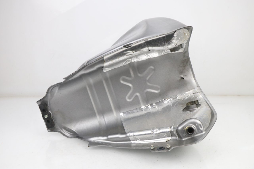 photo de SERBATOIO CARBURANTE  HONDA XLV VARADERO 125 (2000 - 2006) - Primo piano tecnico